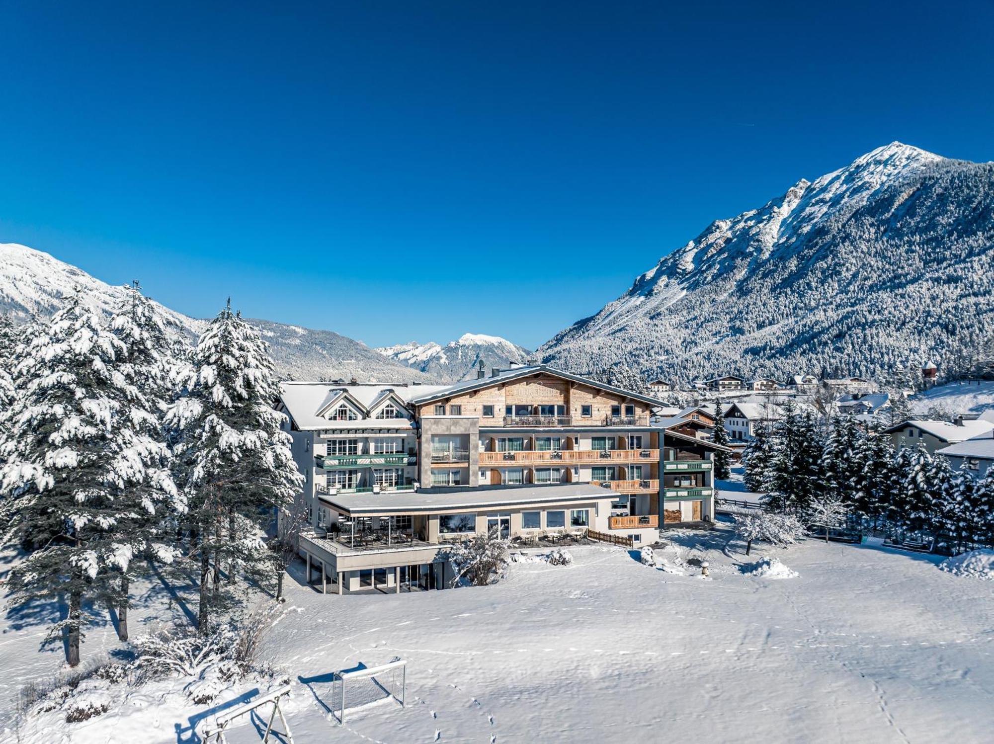 Hotel Fohrenhof Stanzach Buitenkant foto